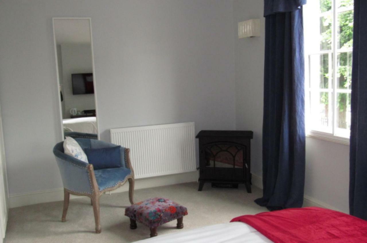 The Old Vicarage Hotel & Restaurant ブリッジウォーター エクステリア 写真 A room at the hotel