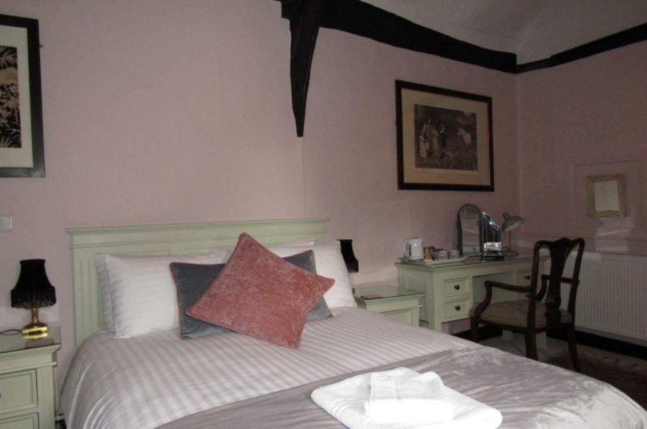 The Old Vicarage Hotel & Restaurant ブリッジウォーター エクステリア 写真 A bedroom at the hotel